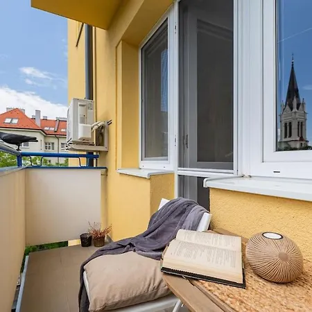 Sunny With Stunning View Апартаменты Братислава